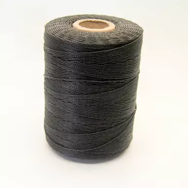 Paano Malulutas ng Flat Braided Waxed Sewing Thread ang Mga Bottleneck ng Pananahi ng Footwear at Leather Factory?